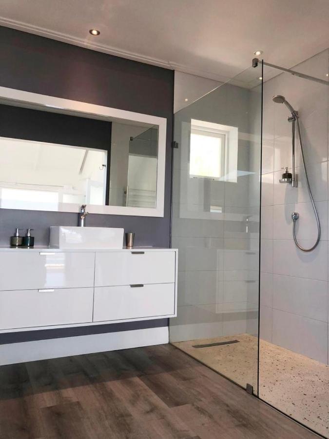 Camps Bay Loft With Stunning Mountain And Ocean Views Apartment Cape Town Luaran gambar